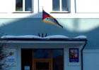 Tibetská vlajka na radnici v Poliččce, 10. 3. 2005, foto: Stanislav Sáňka, www.policka.cz