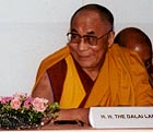 J.S. dalajlama na mezináboženském setkání na Pražském hradě, 3.7. 2002, foto H. Rysová